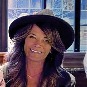 Meet your Posher, Claudine